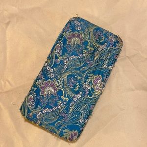 Really cute billfold style wallet!